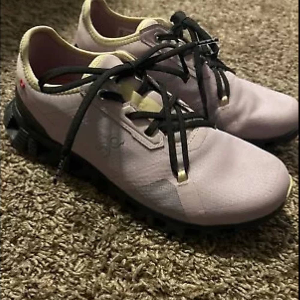 On Running Purple Athletic Shoes Sleek Design